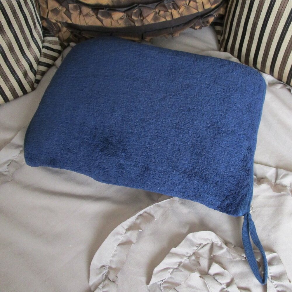 NIB travel throw & pillow set
